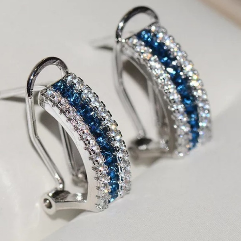 Sterling silver stud earrings - Picture 1 of 3